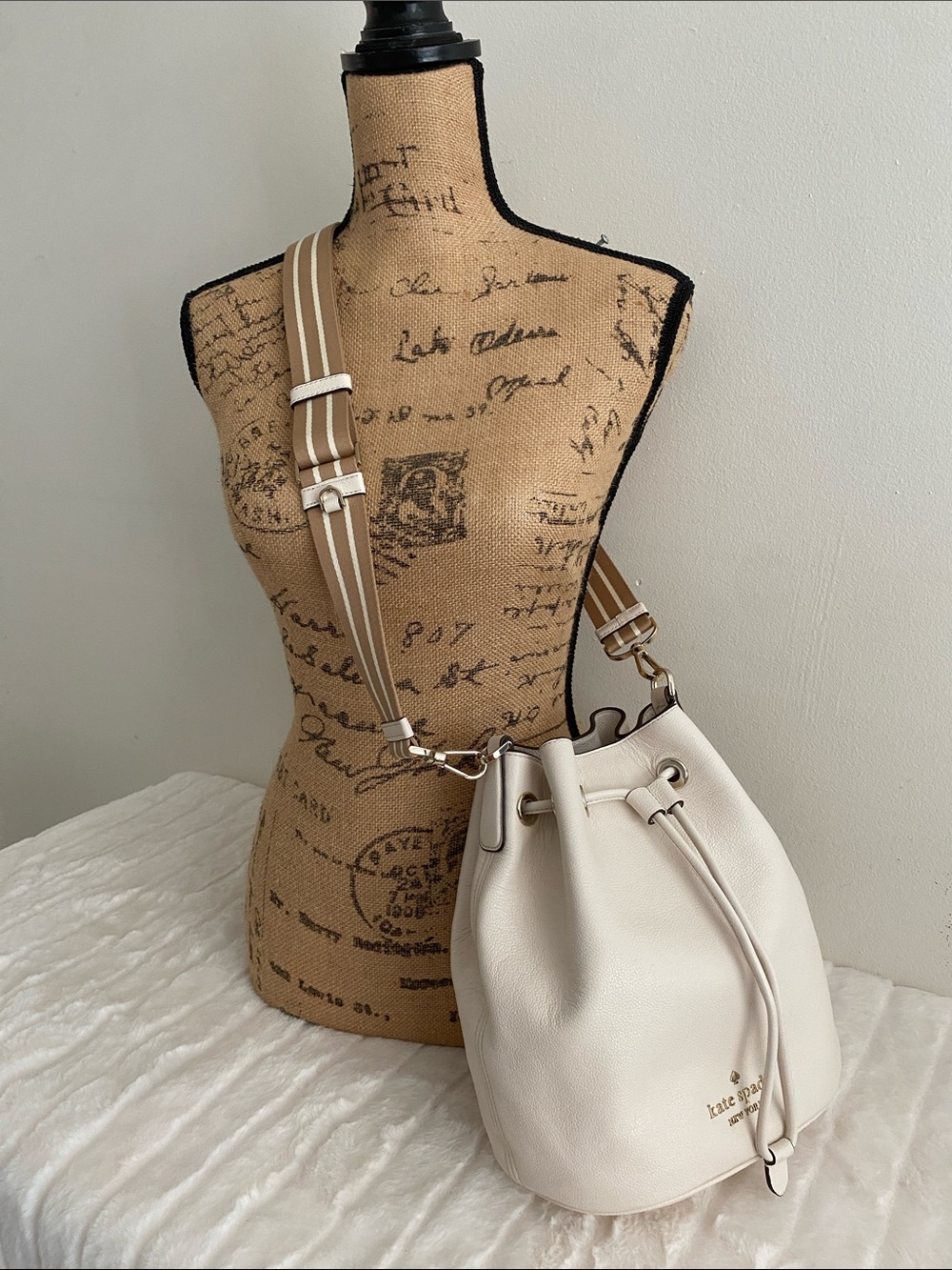 Kate Spade New York Rosie Pebbled Leather Large Bucket Bag in Parchment (KA987)